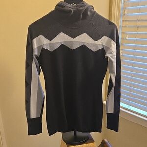 GAP Fit Black and Light Gray Sweater With Hood. Size Small And 100% Cotton